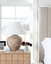 Load image into Gallery viewer, Decker Table Lamp